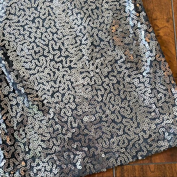 NWT Old Navy Gray Sequin Tank Top Sz Small - Picture 3 of 4